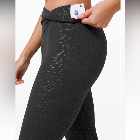 Lululemon Align Crop *21"
Code Emboss Black | size 4 - Picture 8 of 11